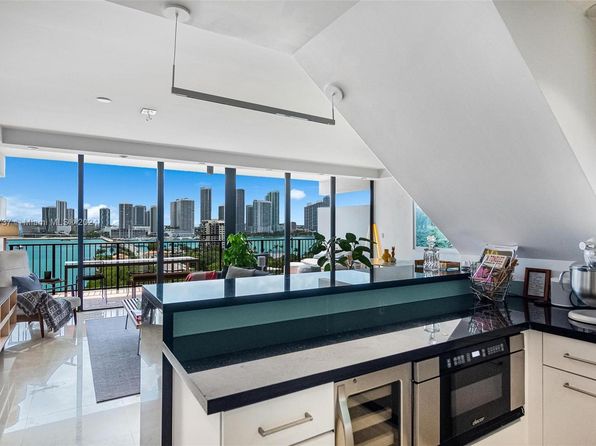 1000 Venetian Way APT 1108