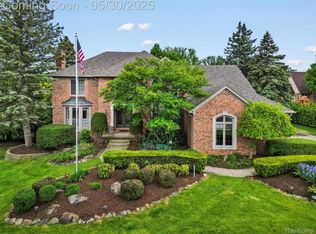 1552 Pebble Creek Dr, Rochester, MI 48307