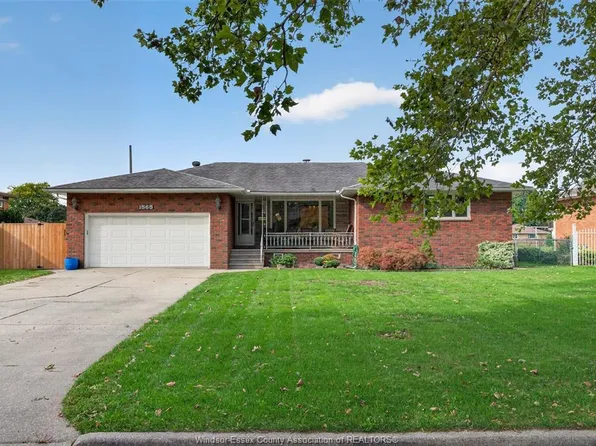 1565 Roxborough Blvd, Windsor, ON N9B 3H2
