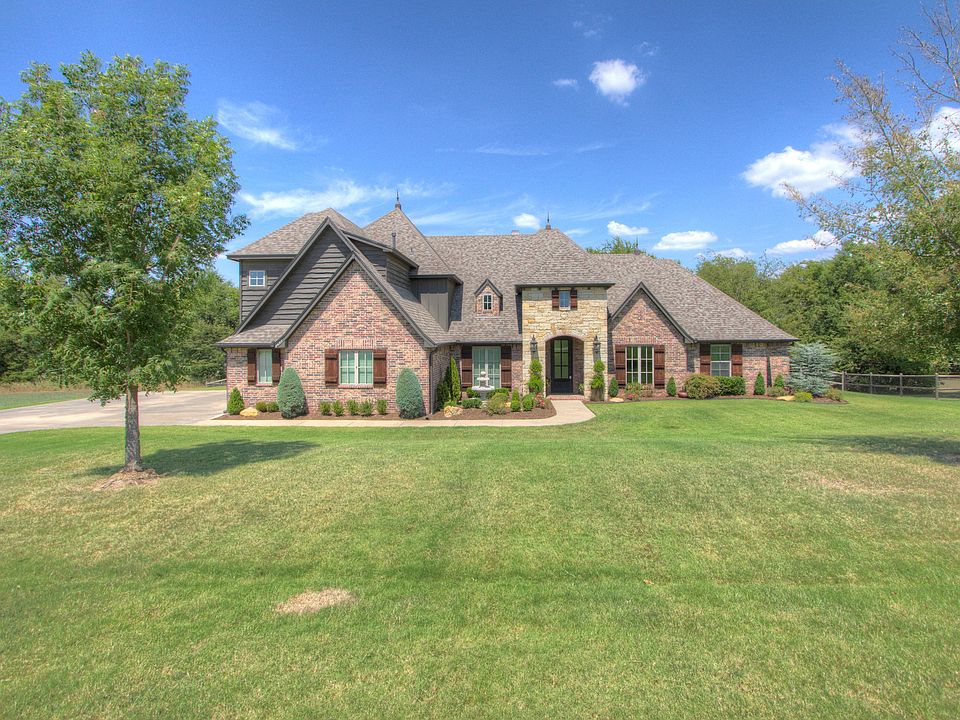 1st image of 9653 E Bond Dr