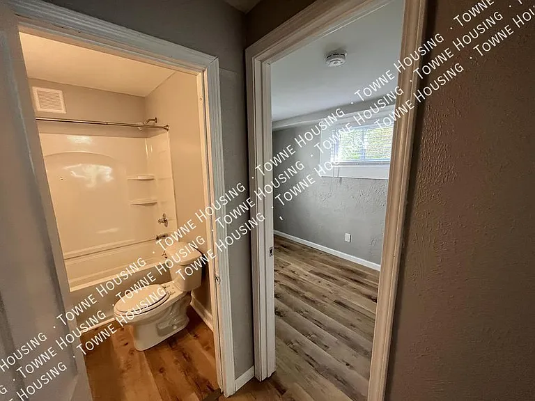 80 Charlotte St #1 — Photo 10
