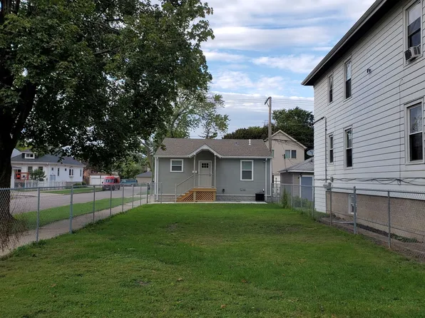 5664 W Gunnison St, Chicago, IL 60630