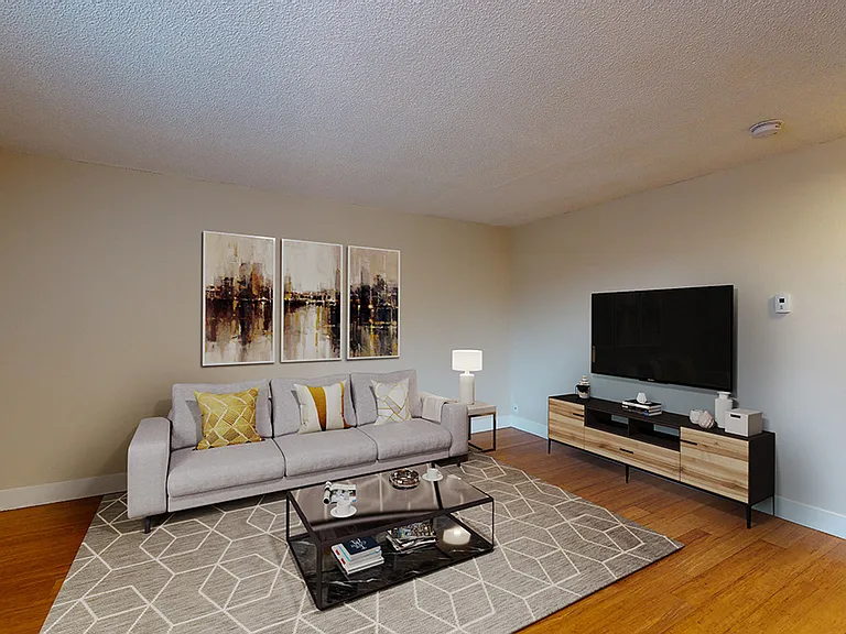 1202 Logan — Photo 5