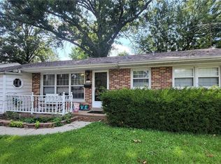 825 S Lafayette St, Florissant, MO 63031
