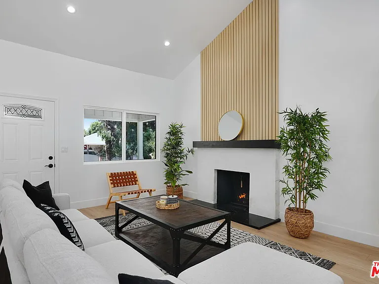 22054 Avenue San Luis — Photo 9