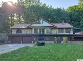 417 Old Sixteen Rd, Waterville, IA 52170