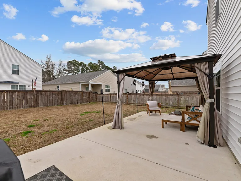 301 Ginger Dr — Photo 47