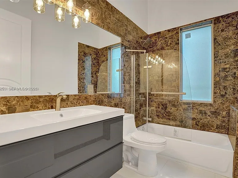 1759 SW 30th Pl — Photo 59