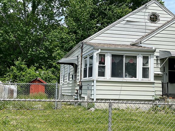 3rd image of 384 Burnsford Ave