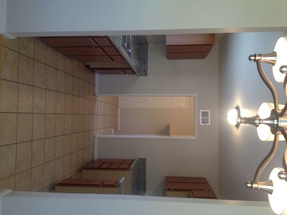 3rd image of 736 E Newburgh St