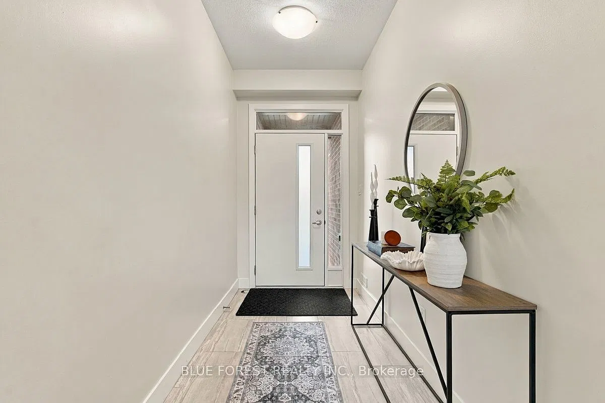 4 bed, $2,600 — Photo 4
