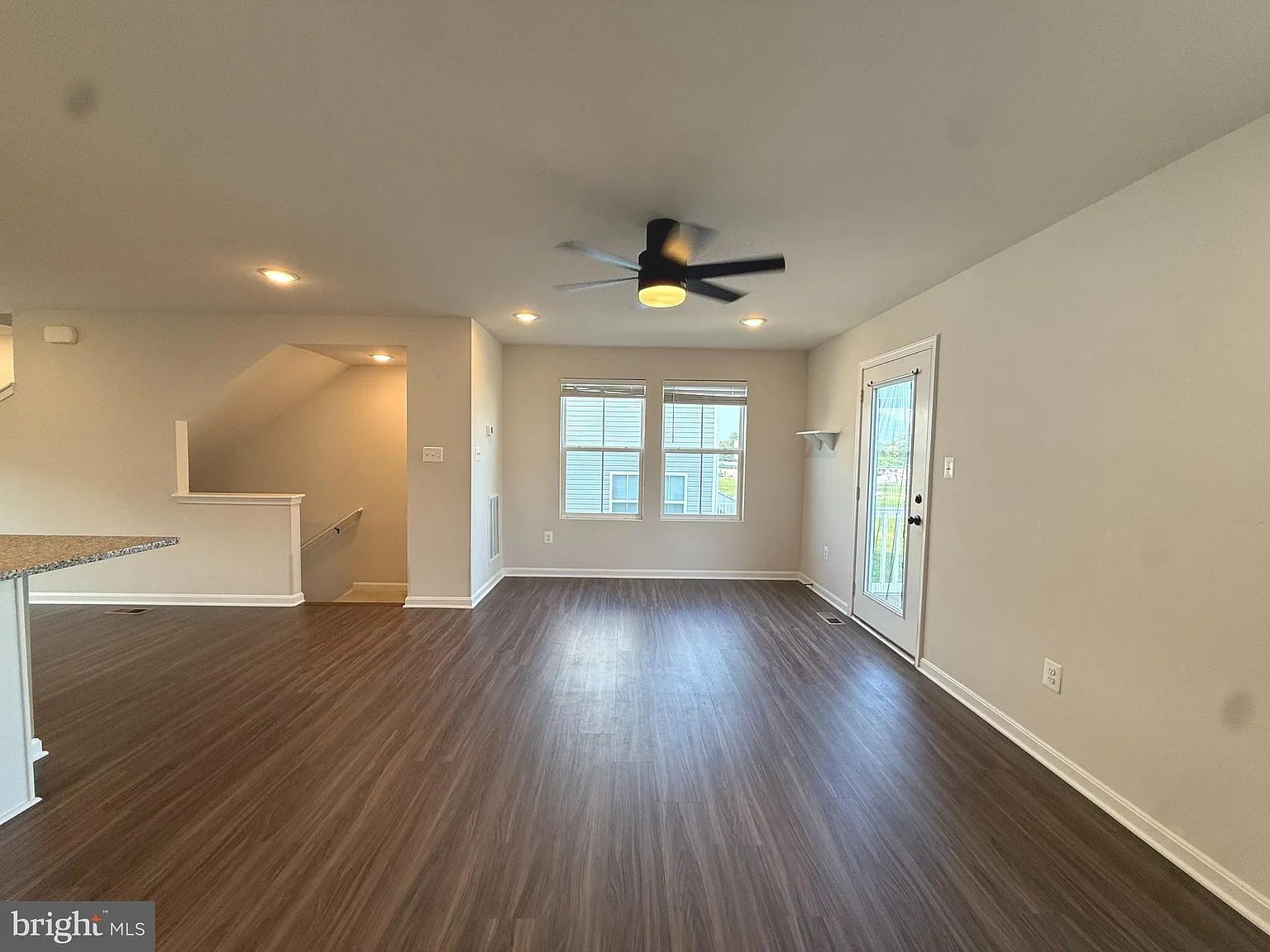 3 bed, 2.5 bath, 2240 sqft, $2,100 — Photo 4