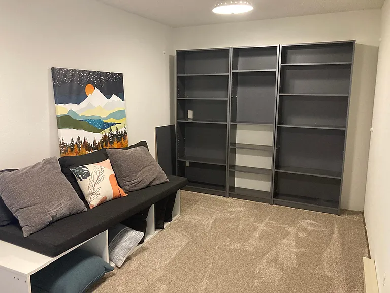 Bonus office space or storage space