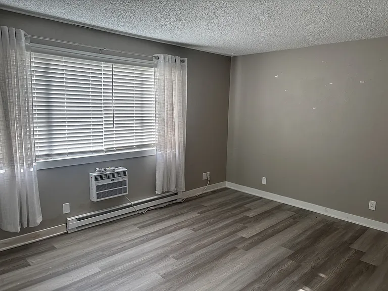 103 Grant St S — Photo 3