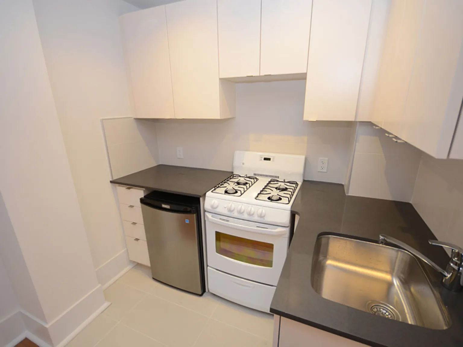 160 Huron Street — Photo 4