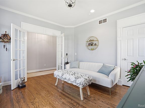 4th image of 339 N Alice Ave