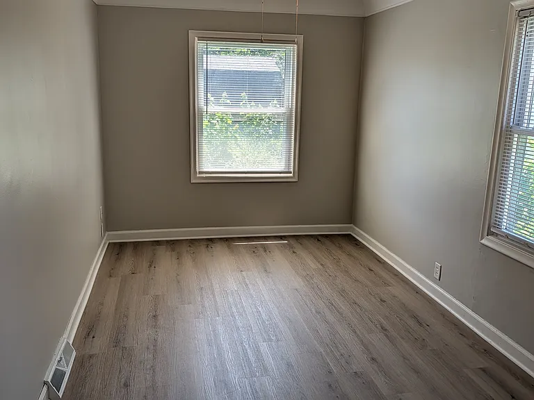 21712 Lakeview St — Photo 5