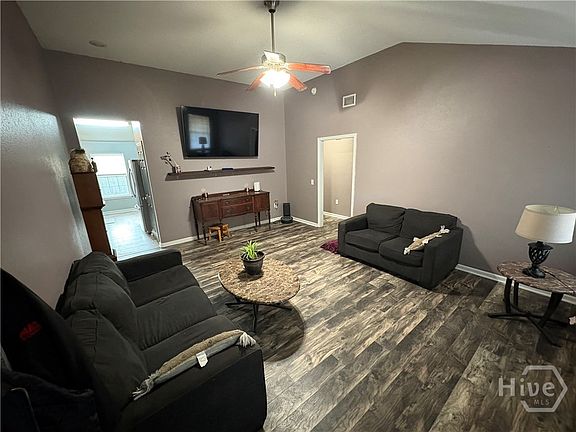 4th image of 487 Shadowbrook Circle