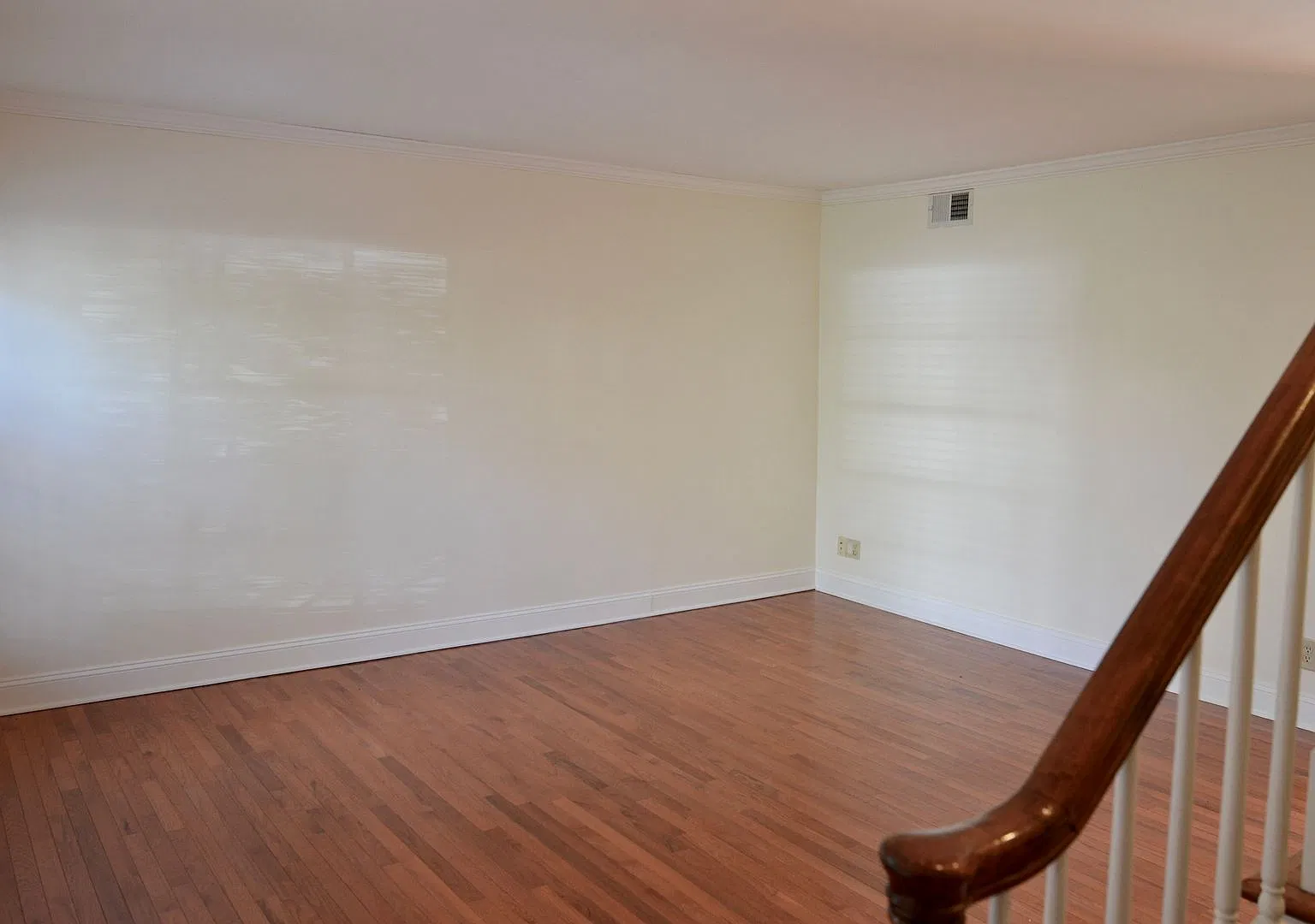 Avail Aug 2027 - Beautiful 2 Bedroom, 1.5 Bath Townhome 1 mile to UNC! — Photo 3