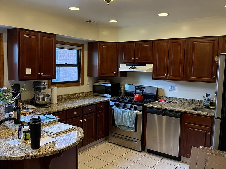 1354 W George St #1 — Photo 9