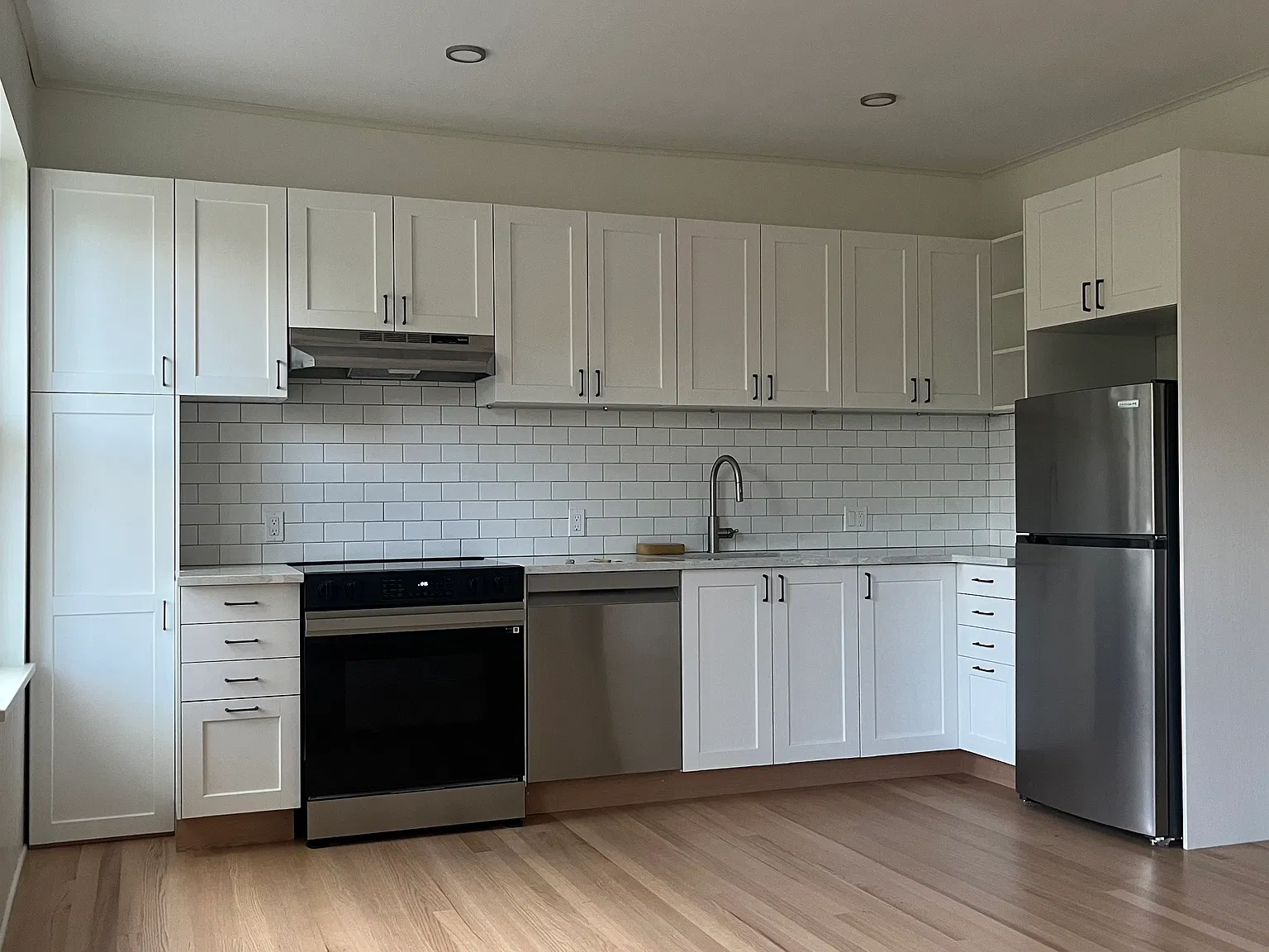 2 bed, 850 sqft, $2,300 — Photo 4