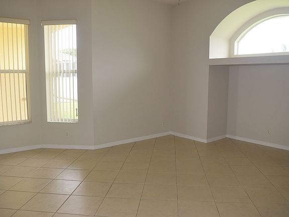 5th image of 2232 SW Savage Blvd