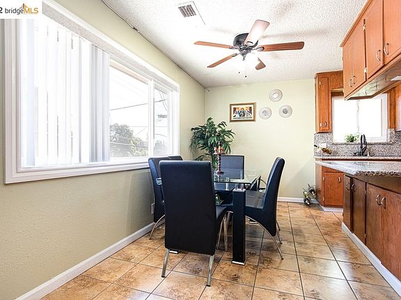 5th image of 3785 Buell St #3
