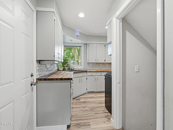 5th image of 440 River Dr SE
