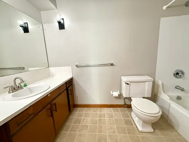 1071 W Main St #1071 — Photo 8