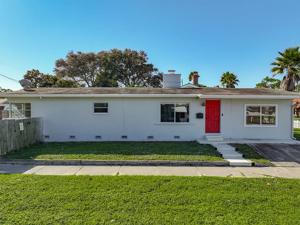 541 E Fee Ave