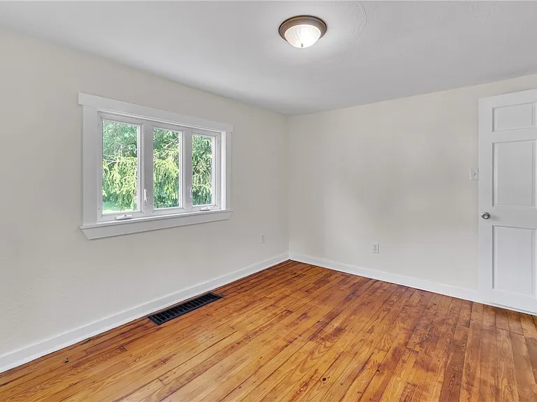 116 Purvis Ln — Photo 5