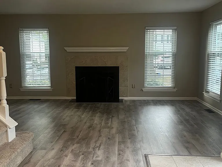 82 Liberty Dr — Photo 3
