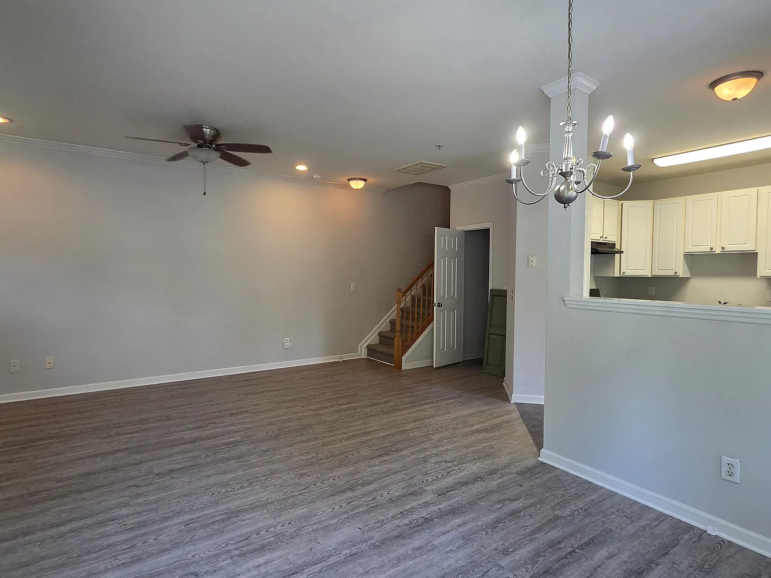 3 bed, 2.5 bath, 1764 sqft, $1,695 — Photo 2