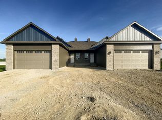 884 Picadilly Ln NW, Rochester, MN 55901