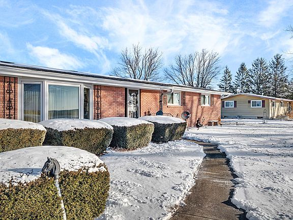 4th image of 1681 N 33rd Rd