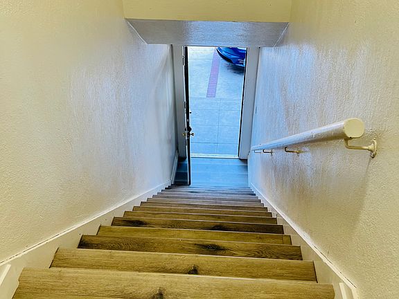 5th image of 860 W 47th St #1/2