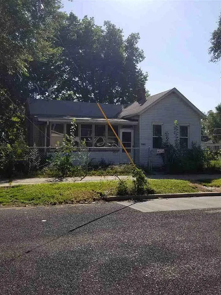 1030 S Shelley St photo 1