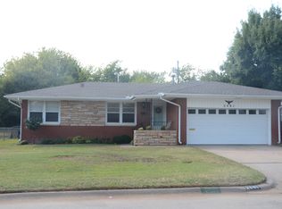 2401 W Glenhaven Dr, Midwest City, OK 73110