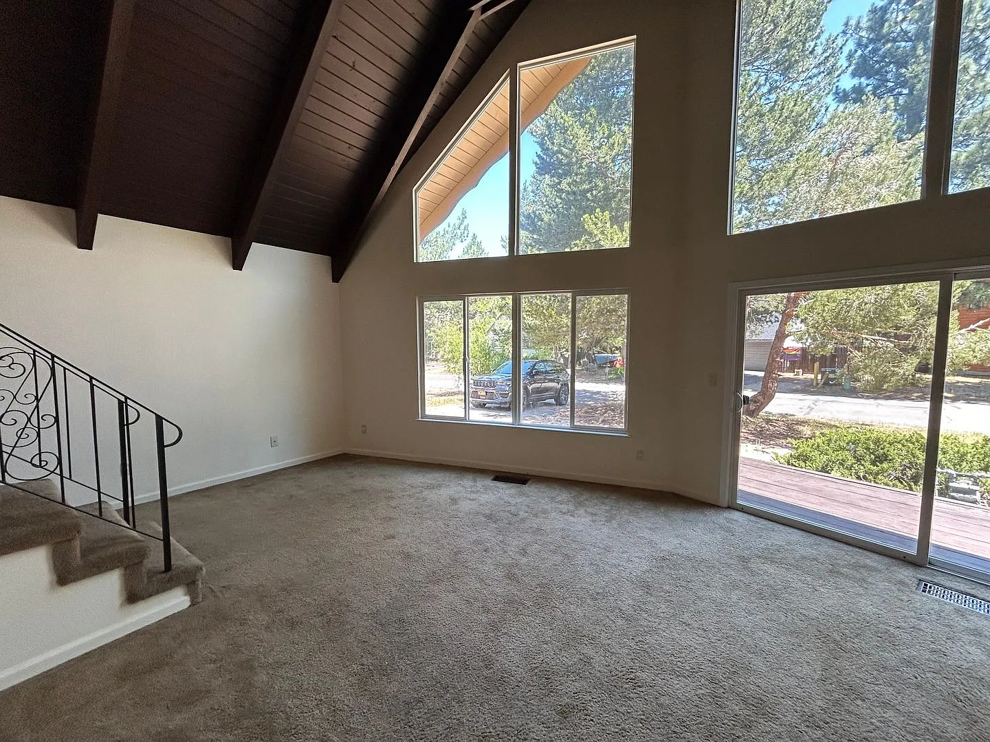 3 Bedroom, 2 bath with Carport in Quiet in-town Location — Photo 3