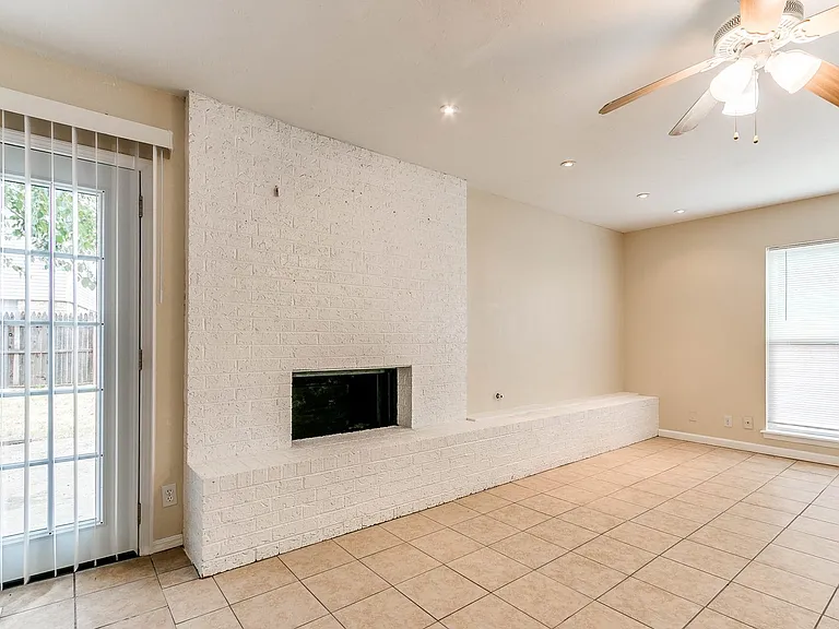 504 N Davis Ave — Photo 3