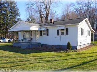 1157 Sulphur Springs Rd, Waynesville, NC 28786