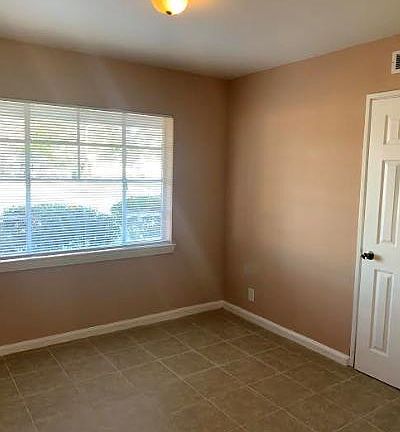 2nd image of 1009 Grenada Dr