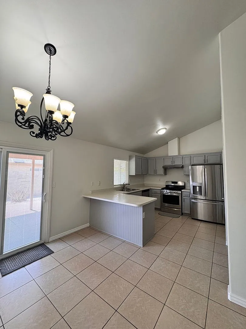 Beautiful Bakersfield Home Available for Rent 5607 Plate Pass Way, Bakersfield, CA 93307 — Photo 3