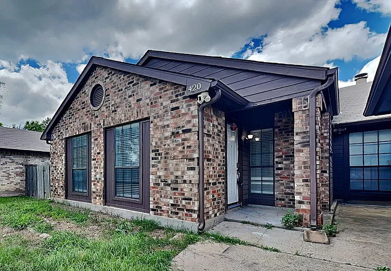 420 Dollins St — Photo 1