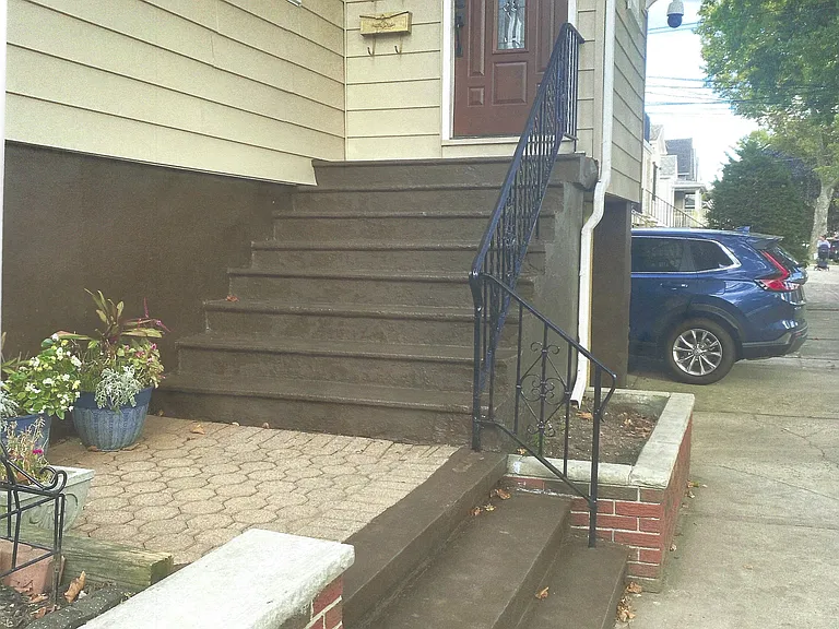95 W 49th St #2 — Photo 3