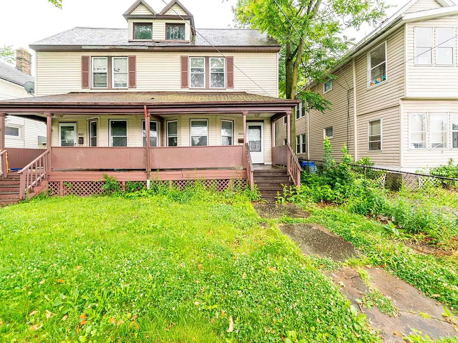 Beautifully Renovated Home in Prime Location — Photo 2