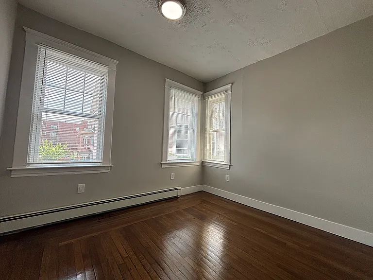 1561 Chapel St #F — Photo 8