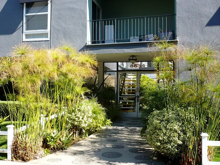 8634 Falmouth Ave — Photo 1
