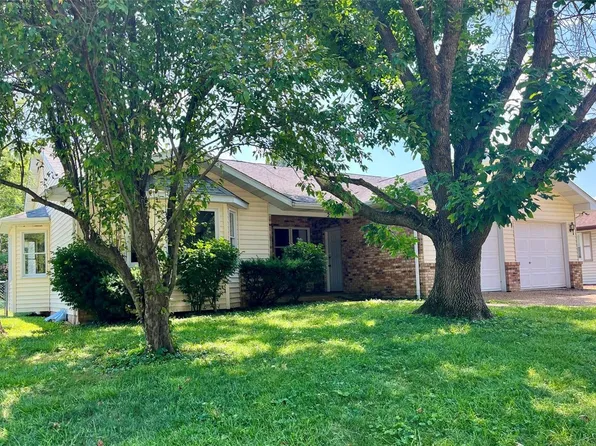 204 Alexander Dr, Edwardsville, IL 62025