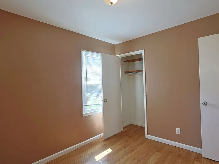 325 Caithness Rd — Photo 14